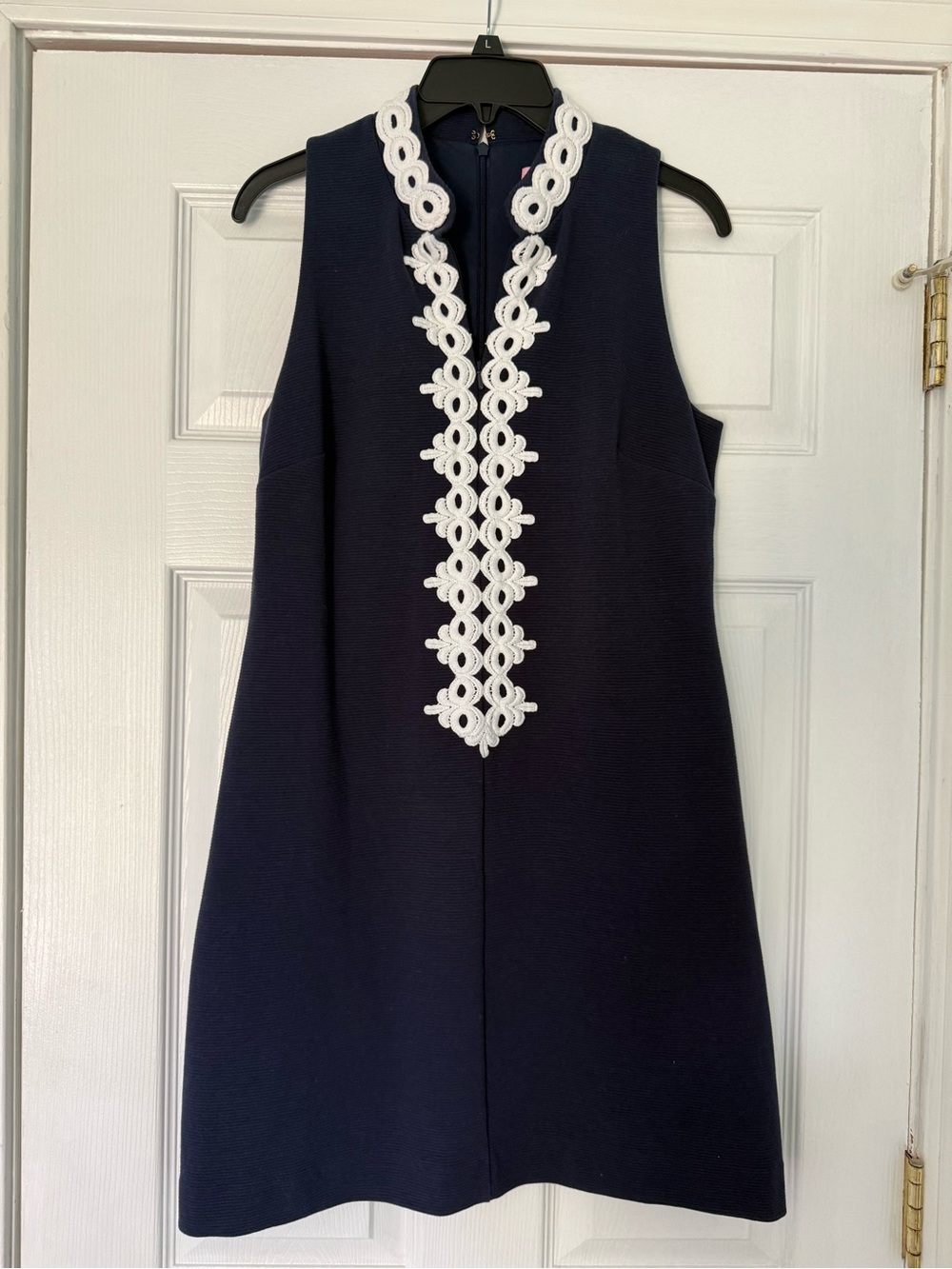 Lilly Pulitzer Navy Blue Shift Dress Size M White Embroidered Trim Sleeveless